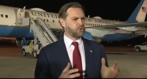 "زوجتي أيضا لها الحق في القفز بالمظلة من الطائرة " .. بالفيديو : تعليق نائب الرئيس الأمريكي حول حق إيران في تخصيب اليورانيوم main