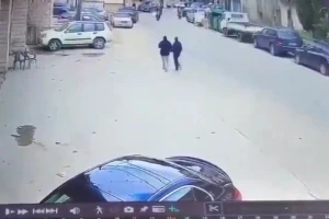 فيديو للحظة استهداف غارة إسرائيلية عدداً من المدنيين في منطقة سكنية ببيروت