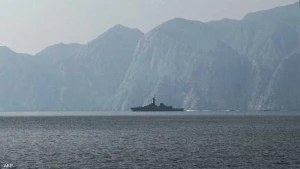 القيادة المركزية الأمريكية ترسل إشعار رسمي للبحارة بشأن السيطرة على مضيق هرمز.. وتحذر السفن من هذا الإجراء