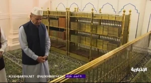 بالفيديو.. رئيس وزراء باكستان يزور المسجد النبوي