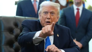 أول تعليق من ترامب على إعلان إيران فتح مضيق هرمز بالكامل