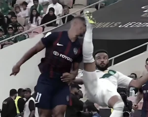 بالفيديو.. لحظة إصابة لاعب جوهور الماليزي وخروجه على نقالة أثناء مواجهة الأهلي