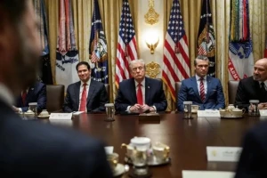 أكسيوس: ترامب يعقد اجتماعًا عاجلًا في غرفة العمليات لبحث أزمة مضيق هرمز