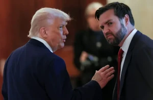 إجراء مفاجئ من ترامب قبل سفر نائبه فانس إلى باكستان لعقد مباحثات مع إيران