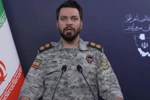 "أيادينا على الزناد”..أول رد للحرس الثوري الإيراني على تمديد ترامب للمهلة