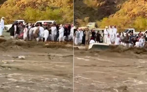 سحبوه بحبل.. فيديو جديد لحظة إنقاذ قائد لاندكروزر بعدما جرف سيل وادي ثراد بالباحة سيارته
