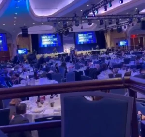 بالفيديو.. لقطات جديدة تُظهر الفوضى والذعر داخل فندق هيلتون واشنطن بعد إطلاق نار خلال عشاء مراسلي البيت الأبيض