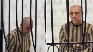 بالفيديو.. لحظة دخول "عاطف نجيب" ابن خالة المخلوع بشار الأسد القفص لبدء محاكمته العلنية في دمشق