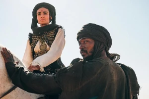 رغم تجاوز ميزانيته نصف مليار ريال.. الإقبال على شباك تذاكر فيلم “محارب الصحراء” بعد أربعة أيام من عرضه يفاجئ المراقبين