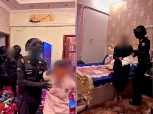 بالفيديو: لحظة مداهمة مقر يستخدمه 3 مقيمين للنصب والاحتيال بتقديم خدمات حج وهمية في مكة.. والكشف عن جنسياتهم