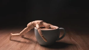 دراسة جديدة تكشف كيف يُصلح الكافيين ما أفسدته قلة النوم