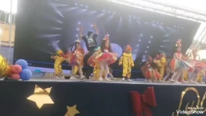 بالفيديو.. لحظة سقوط شاشة عرض بالفيديو.. لحظة سقوط شاشة عرض ضخمة على الأطفال خلال حفل مدرسي في مصر