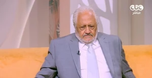 ‏"بتقولي إيه؟ " …بالفيديو:  ردة فعل الفنان خالد زكي لحظة سماع إعلان  وفاة هاني شاكر على الهواء
