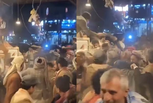 بالفيديو: بائعو قات يمنيون يضربون مشرف حوثي في صنعاء بعد مطالبته بكميات مجانية