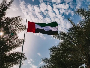 وزارة الدفاع الإماراتية: الدفاعات الجوية تتعامل مع اعتداءات صاروخية وطائرات مسيرة قادمة من إيران