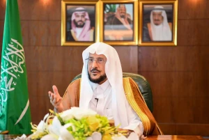 أعذر من أنذر.. وزير الشؤون الإسلامية يحذر من يثق بحزب إخواني .. ويعلق: “سيلعق الدم بيديه بدل العسل”