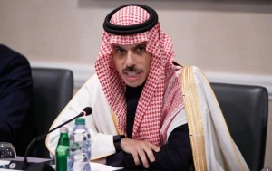 وزير الخارجية  فيصل بن فرحان : نأمل أن تغتنم إيران الفرصة لتجنب التداعيات الخطيرة للتصعيد وتتجاوب عاجلاً مع الجهود المبذولة
