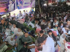بينهم أطفال.. بالفيديو: مشهد صادم لتجمع يمنيين يتعاطون القات المخدر في حفل جماعي يثير الجدل