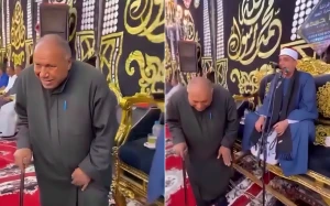 بالفيديو: مسن مصري يثير الجدل بتمايله على قراءة القرآن خلال عزاء