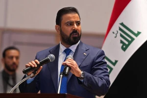 رئيس وزراء العراق يعلن تلقيه رشوة بـ 200 مليون دولار من قبل مسؤول بارز في وزارة النفط ويكشف عن هويته