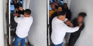 بعد عودته للمحل للمطالبة بمستحقاته المالية.. بالفيديو: صاحب مقهى مصري يعتدي على عامل ويصفعه على وجهه أمام زملائه