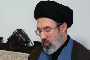إصابة كادت تنتهي بالبتر.. مسؤول إيراني يكشف تفاصيل  عن حالة مجتبى خامنئي