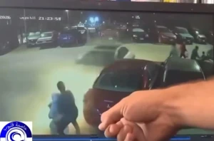 بالفيديو: سيارة تدهس سيدتين وطفلًا أكثر من مرة في القاهرة .. والداخلية المصرية تكشف ملابسات الحادث