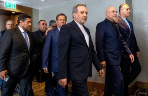 لماذا رفض الوفد الإيراني التقاط صورة مع فانس في سويسرا؟.. كبير المفاوضين الإيرانيين يوضح