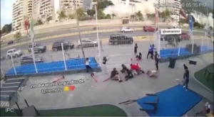 سقوط أشخاص أثناء هروبهم وانهيار مبنى خلال ثواني … بالفيديو : لقطات جديدة تكشف قوة الزلزال الذي هز فنزويلا قبل أيام