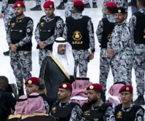 نيابة عن خادم الحرمين.. بالفيديو: لحظة وصول نائب أمير مكة إلى المسجد الحرام لغسل الكعبة