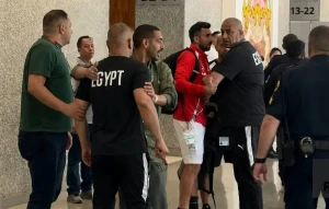 بالفيديو.. إبراهيم حسن يدخل في مشادة مع أحد أفراد الأمن الأمريكي داخل فندق إقامة منتخب مصر