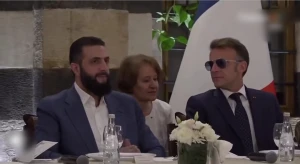 بالفيديو.. الرئيس السوري أحمد الشرع يقيم مأدبة عشاء للرئيس الفرنسي إيمانويل ماكرون في مطعم بدمشق