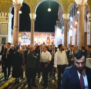 بالفيديو.. ماكرون والشرع يتجولان في أزقة دمشق القديمة