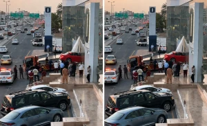 بالفيديو: لحظة اقتحام سيارة لواجهة بنك الإنماء في سوق البوادي بجدة