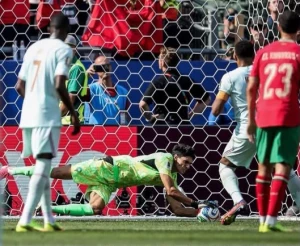 بداية الشوط الثاني : تغطية مستمرة لأحداث مباراة ( المغرب 0 - 0 فرنسا) في دور ربع النهائي لكأس العالم