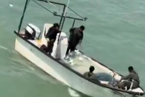 فيديو يوثق لحظة دخول صيادين عراقيين المياه الكويتية.. وردة فعلهم بعد تحذيرهم من خفر السواحل