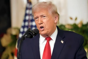 "كانوا على وشك التنازل عن كل شيء"..  ترامب يكشف ما حدث قبل الضربات الأمريكية الجديدة التي استهدفت إيران