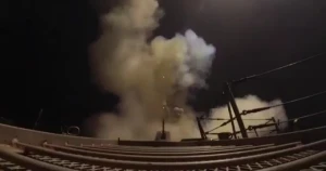 بالفيديو.. البنتاغون ينشر مشاهد جديدة لاستهداف عشرات المواقع العسكرية في إيران
