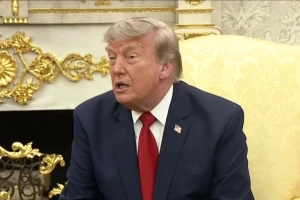 بالفيديو.. ترامب يكشف سبب تراجعه عن تأييد فرض رسوم على المرور عبر مضيق هرمز