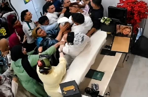بالفيديو.. مشاجرة بين عريس وعروسته داخل مركز تجميل ليلة الزفاف في مصر
