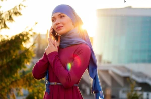 إنترنت بلا شروط خفية.. ما الفرق بين شريحة السفر (Travel eSIM) وتجوال المشغّلين المحليين؟