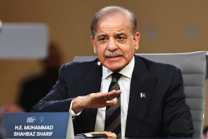 أول إجراء من رئيس وزراء باكستان عقب هجمات الحوثيين على ناقلة نفط سعودية في البحر الأحمر