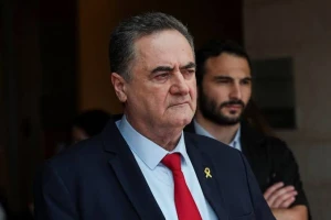 وزير الدفاع الإسرائيلي: الإيرانيون يطلقون النار على كل ما هو في المنطقة باستثناء إسرائيل رغم علمهم بأن الطائرات الأمريكية تقلع من تل أبيب لتنفيذ هجمات ضد إيران