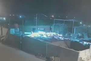 بالفيديو.. اللحظات الأولى للقصف الجوي السعودي الذي استهدف مواقع ميليشيات موالية لإيران في البصرة بالعراق