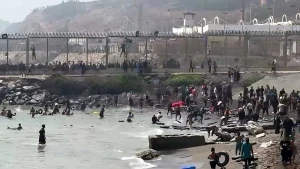 مسؤول إسباني يكشف عدد المهاجرين المغاربة الذين وصلوا إلى سبتة.. وحصيلة القتلى خلال محاولات العبور بحراً
