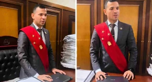 "ربنا آتنا في الدنيا حسنة وفي الآخرة حسنة  وقنا عذاب النار".. فيديو جديد للقاضي المصري المزور يردد الدعاء قبل بدء جلساته الوهمية
