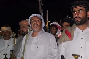 اليمن : بالفيديو.. الشيخ حمد بن فدغم يحشد القبائل لمواجهة الحوثيين في لعسم : «إما نعيش كرماء أو نموت شهداء»