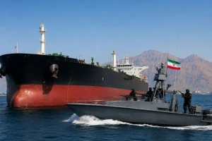 الحرس الثوري الإيراني يخطف ناقلة نفط إماراتية ويقتادها إلى بندر عباس