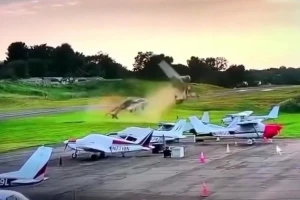 بالفيديو.. لحظة اصطدام طائرة بأخرى هليكوبتر في مطار كارلايل ووفاة قائدها في أمريكا