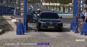 بالفيديو: ‏لحظة وصول موكب ⁧‫ولي العهد‬⁩ الأمير محمد بن سلمان إلى ساحة الإنفاليد في باريس